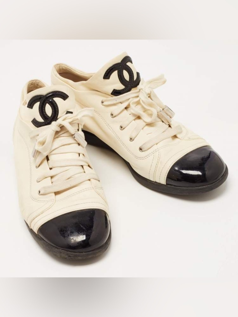 CHANEL Cream/Black Leather and Patent CC Cap Toe Low Top Sneakers Size 37